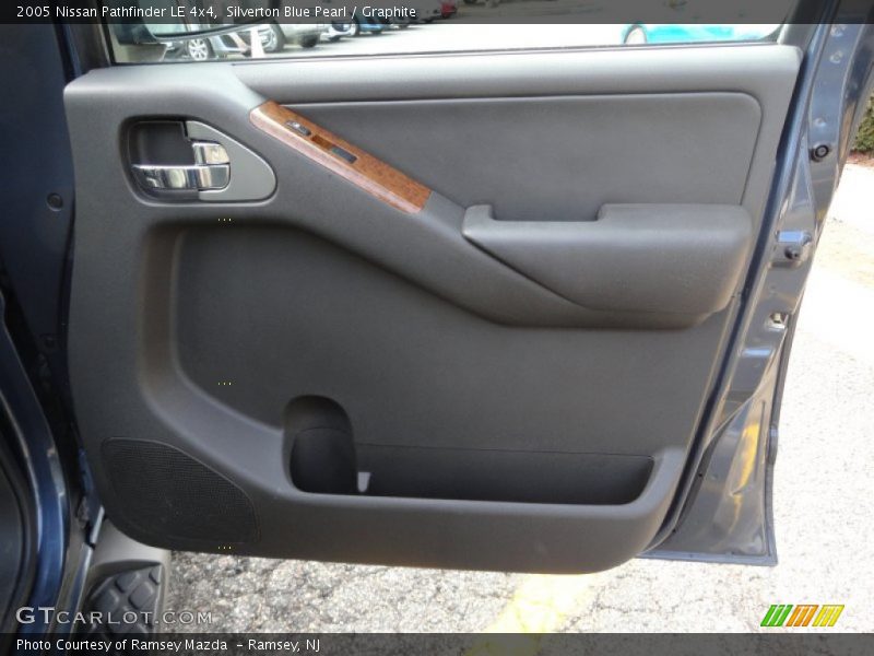Silverton Blue Pearl / Graphite 2005 Nissan Pathfinder LE 4x4