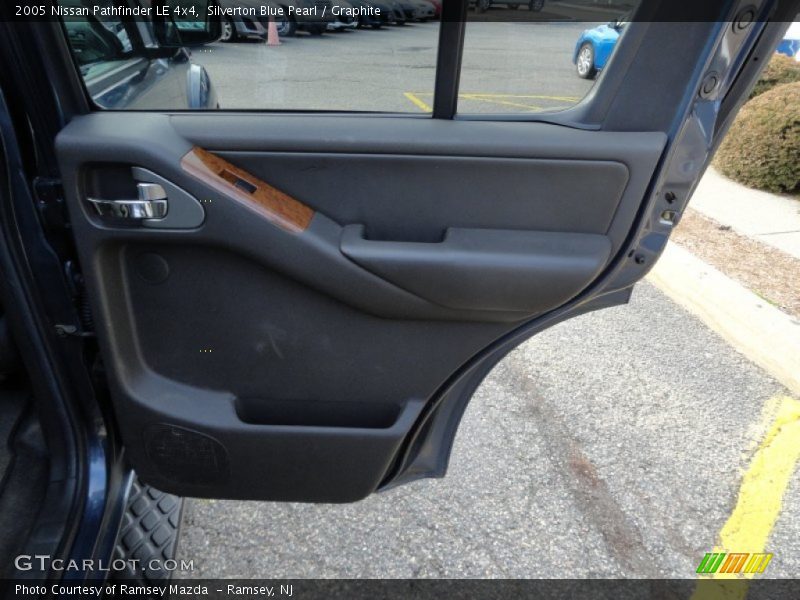 Silverton Blue Pearl / Graphite 2005 Nissan Pathfinder LE 4x4