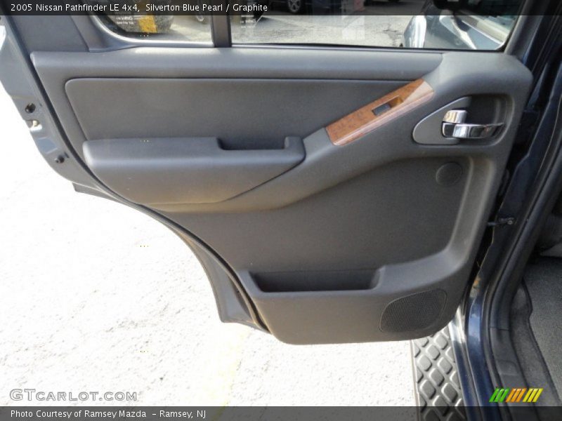 Silverton Blue Pearl / Graphite 2005 Nissan Pathfinder LE 4x4