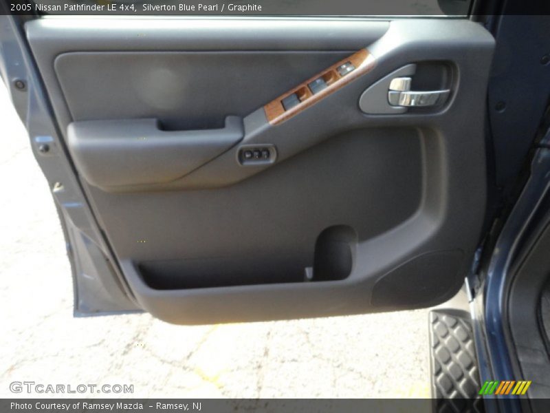 Silverton Blue Pearl / Graphite 2005 Nissan Pathfinder LE 4x4