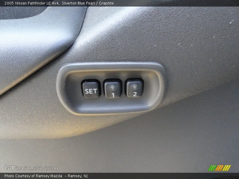 Silverton Blue Pearl / Graphite 2005 Nissan Pathfinder LE 4x4