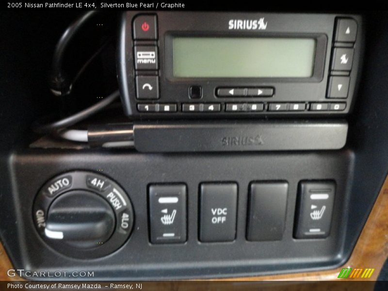 Silverton Blue Pearl / Graphite 2005 Nissan Pathfinder LE 4x4