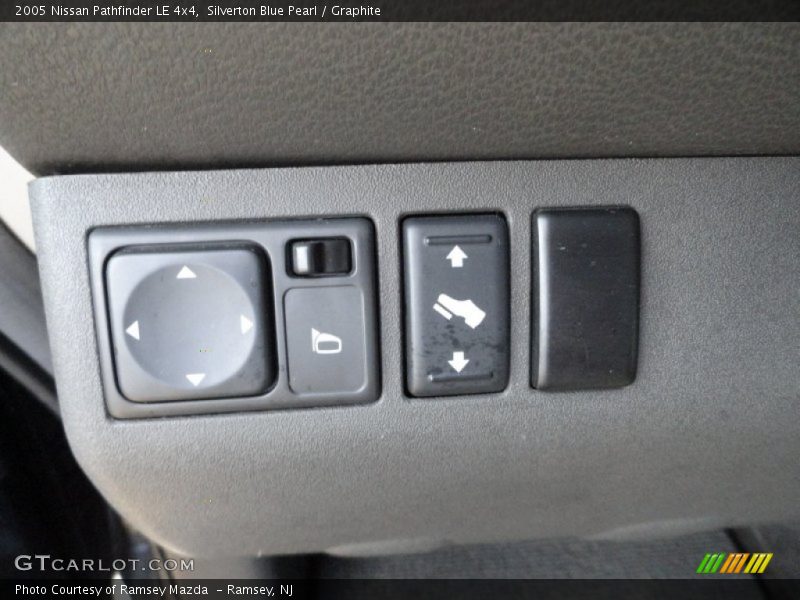 Silverton Blue Pearl / Graphite 2005 Nissan Pathfinder LE 4x4
