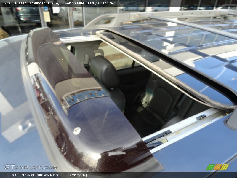 Silverton Blue Pearl / Graphite 2005 Nissan Pathfinder LE 4x4