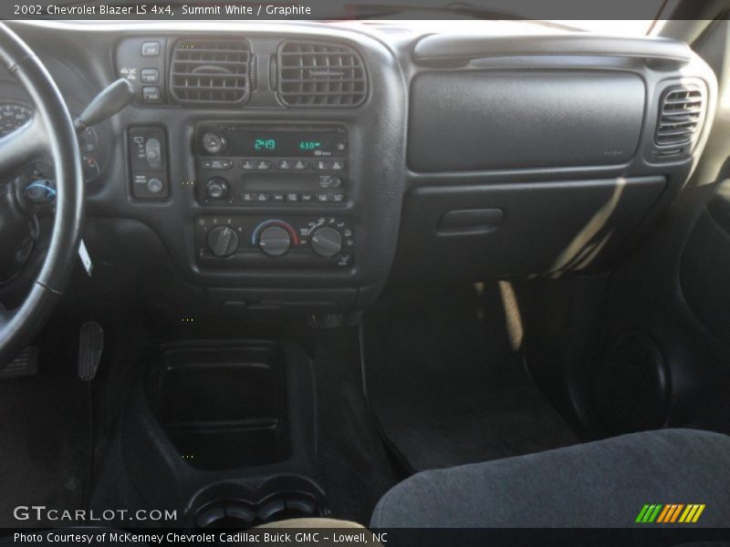 Summit White / Graphite 2002 Chevrolet Blazer LS 4x4