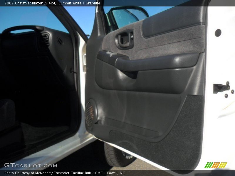 Summit White / Graphite 2002 Chevrolet Blazer LS 4x4