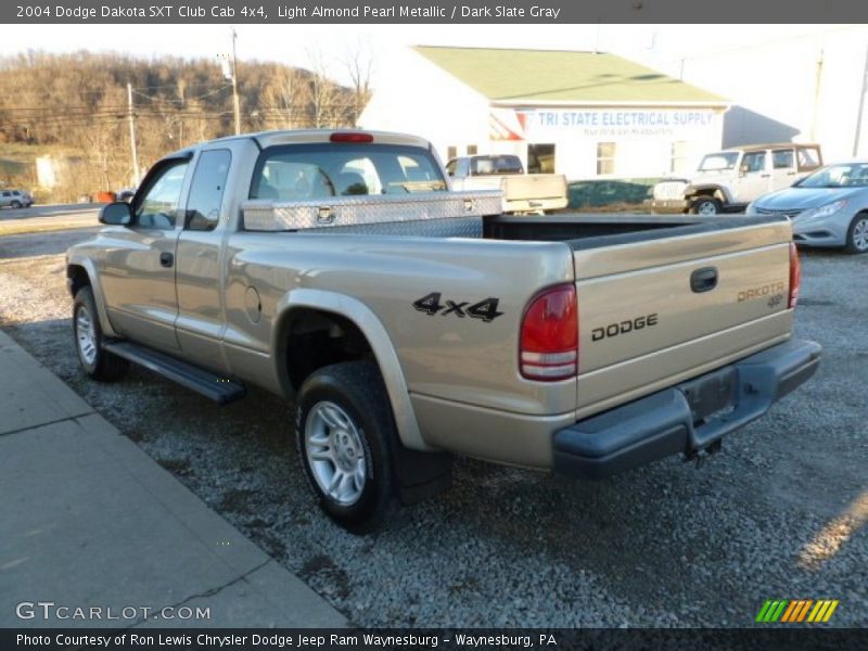 Light Almond Pearl Metallic / Dark Slate Gray 2004 Dodge Dakota SXT Club Cab 4x4