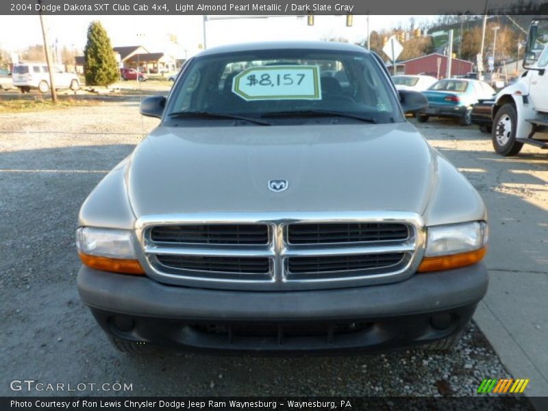 Light Almond Pearl Metallic / Dark Slate Gray 2004 Dodge Dakota SXT Club Cab 4x4