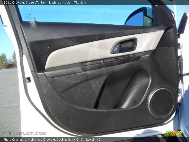 Summit White / Medium Titanium 2011 Chevrolet Cruze LT