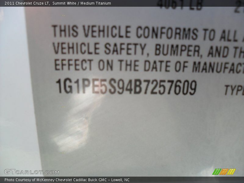 Summit White / Medium Titanium 2011 Chevrolet Cruze LT