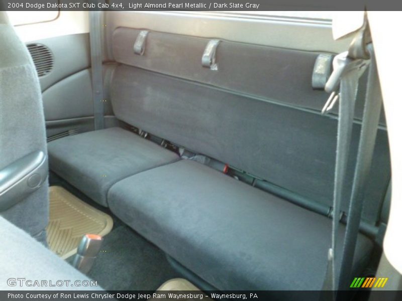 Light Almond Pearl Metallic / Dark Slate Gray 2004 Dodge Dakota SXT Club Cab 4x4