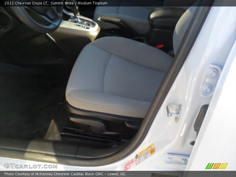 Summit White / Medium Titanium 2011 Chevrolet Cruze LT