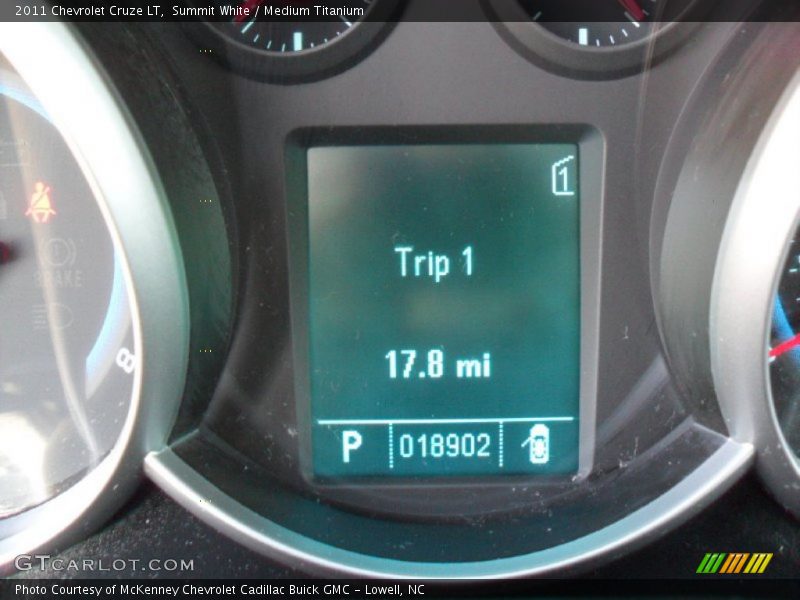Summit White / Medium Titanium 2011 Chevrolet Cruze LT