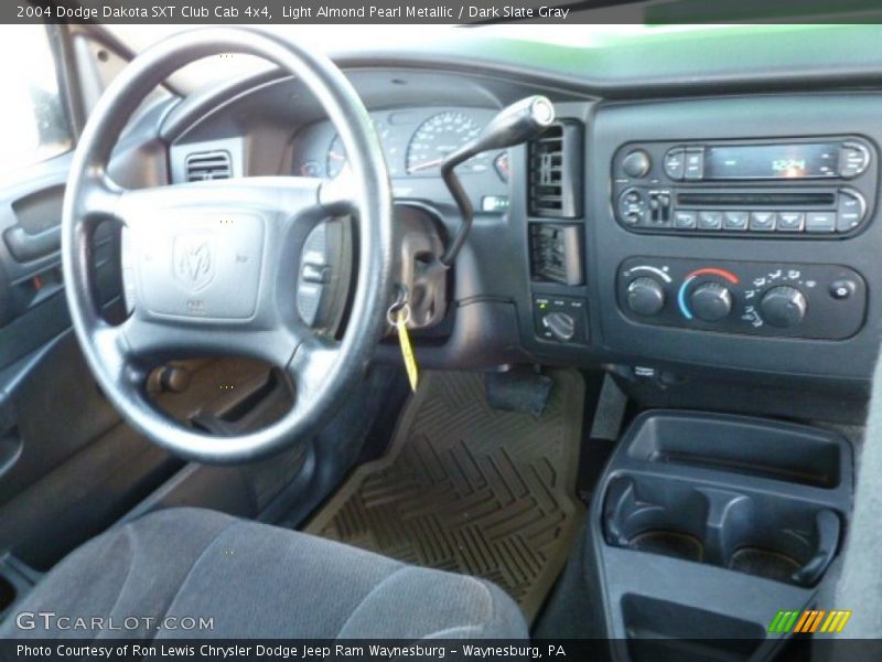Light Almond Pearl Metallic / Dark Slate Gray 2004 Dodge Dakota SXT Club Cab 4x4