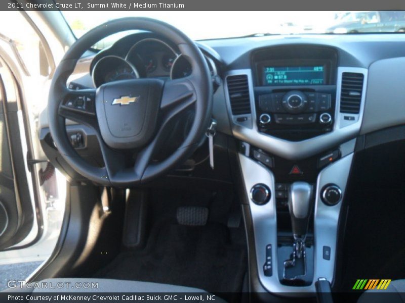 Summit White / Medium Titanium 2011 Chevrolet Cruze LT