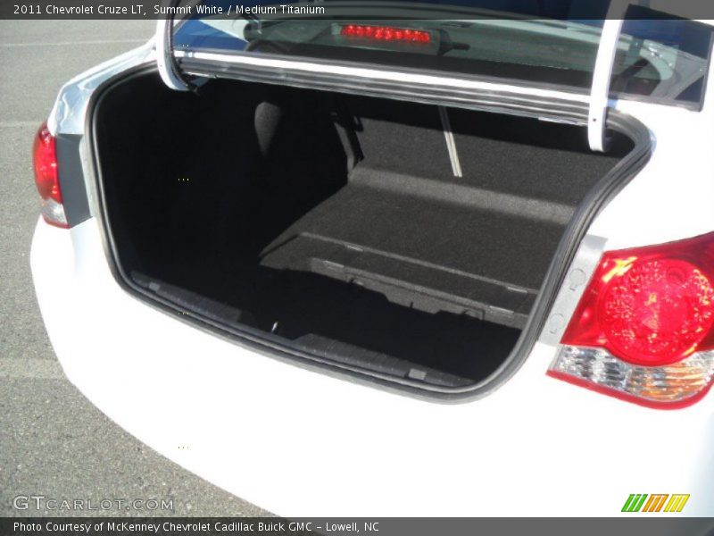 Summit White / Medium Titanium 2011 Chevrolet Cruze LT