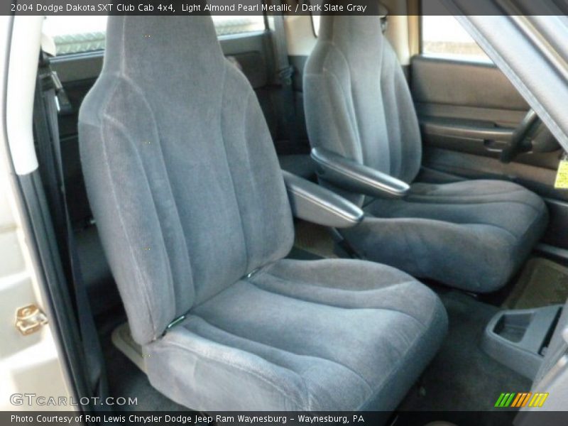 Light Almond Pearl Metallic / Dark Slate Gray 2004 Dodge Dakota SXT Club Cab 4x4
