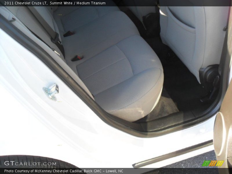 Summit White / Medium Titanium 2011 Chevrolet Cruze LT