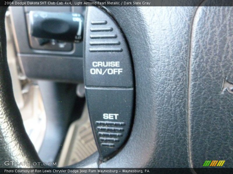 Light Almond Pearl Metallic / Dark Slate Gray 2004 Dodge Dakota SXT Club Cab 4x4