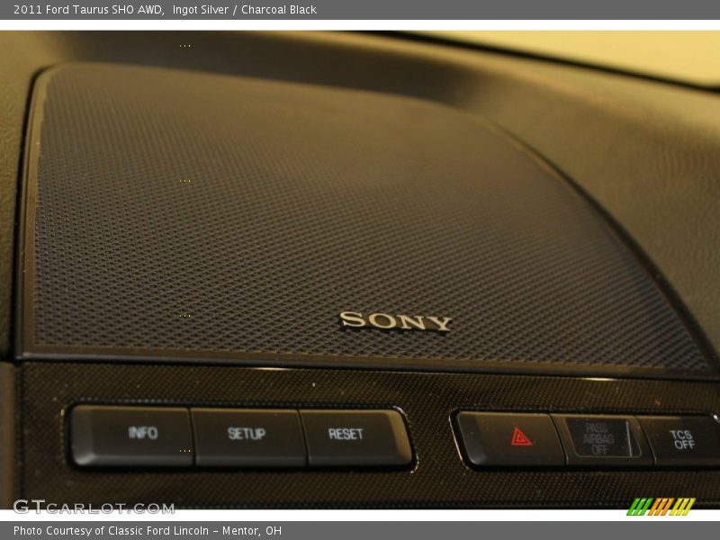 Ingot Silver / Charcoal Black 2011 Ford Taurus SHO AWD