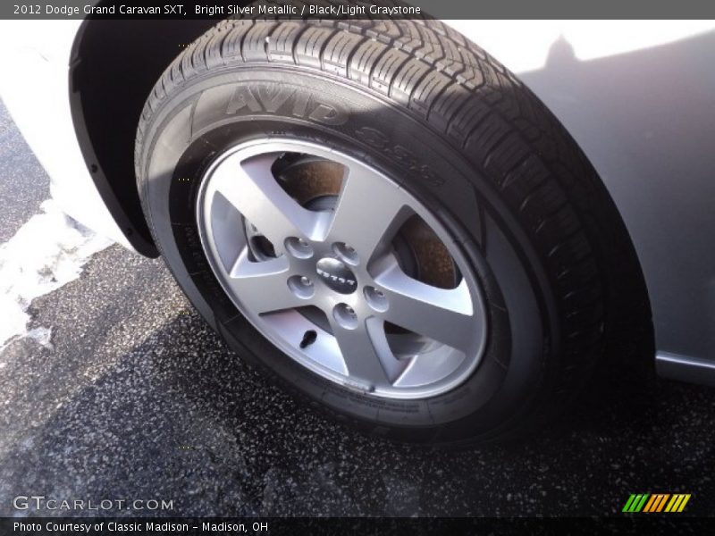 Bright Silver Metallic / Black/Light Graystone 2012 Dodge Grand Caravan SXT