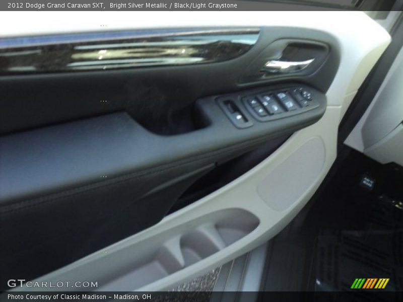 Bright Silver Metallic / Black/Light Graystone 2012 Dodge Grand Caravan SXT