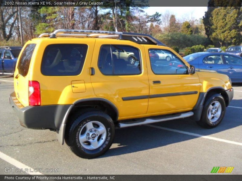 Solar Yellow / Gray Celadon 2002 Nissan Xterra XE V6