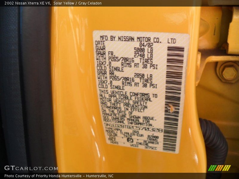 Solar Yellow / Gray Celadon 2002 Nissan Xterra XE V6