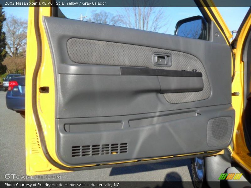 Solar Yellow / Gray Celadon 2002 Nissan Xterra XE V6