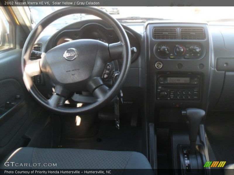 Solar Yellow / Gray Celadon 2002 Nissan Xterra XE V6