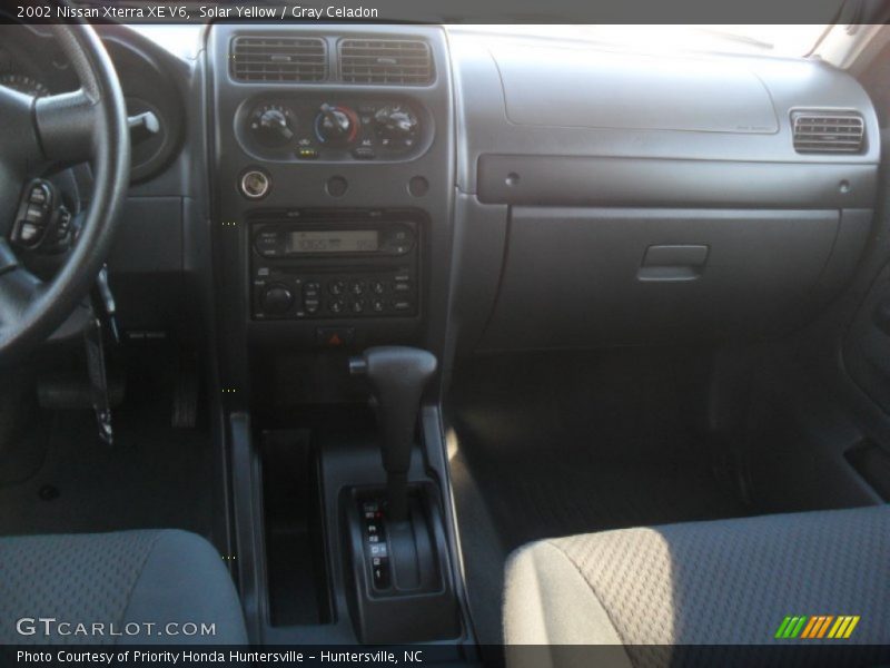 Solar Yellow / Gray Celadon 2002 Nissan Xterra XE V6