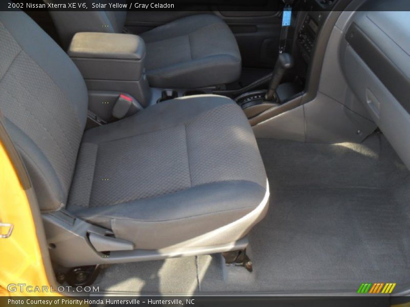 Solar Yellow / Gray Celadon 2002 Nissan Xterra XE V6