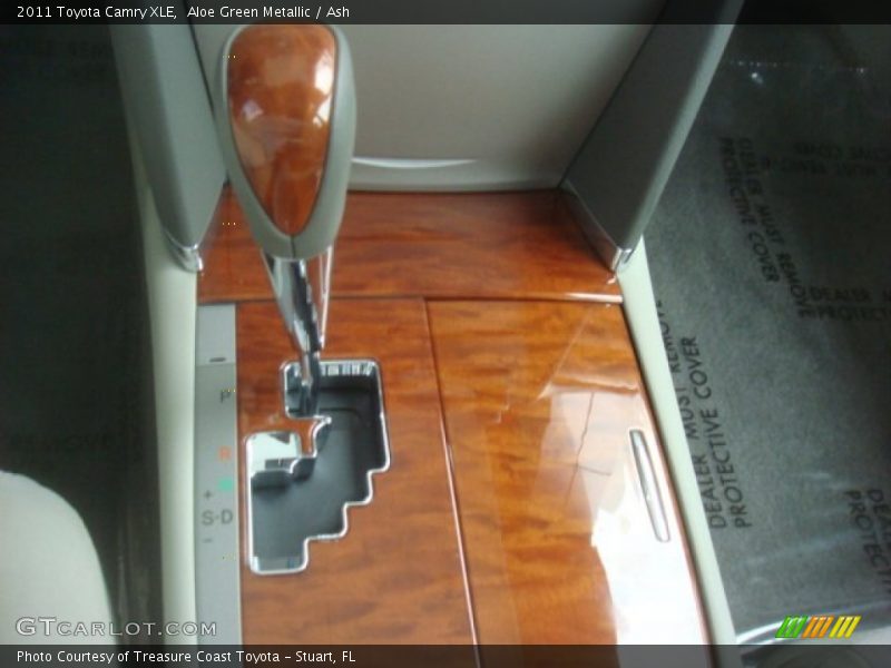 Aloe Green Metallic / Ash 2011 Toyota Camry XLE