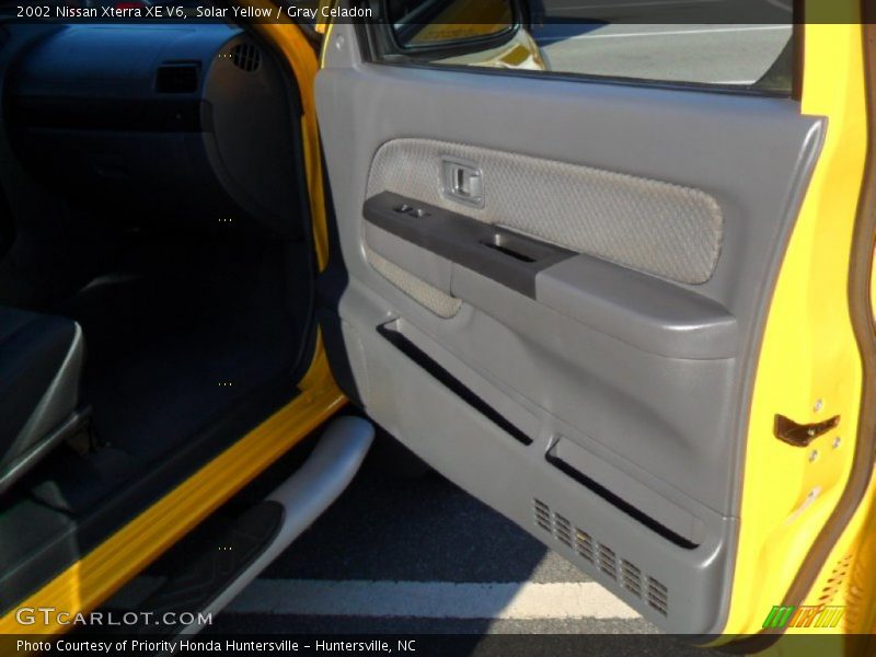 Solar Yellow / Gray Celadon 2002 Nissan Xterra XE V6