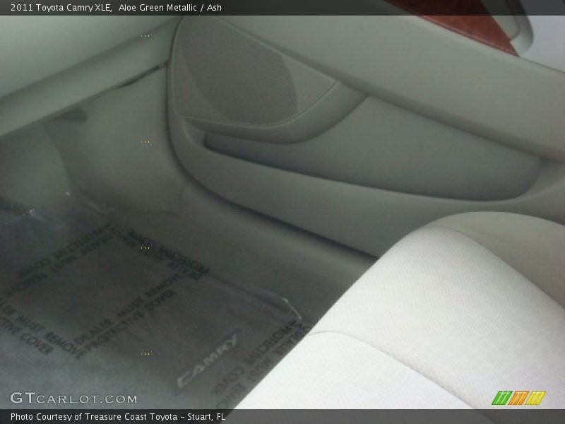 Aloe Green Metallic / Ash 2011 Toyota Camry XLE