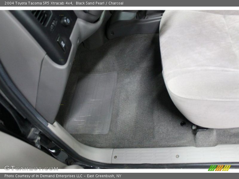 Black Sand Pearl / Charcoal 2004 Toyota Tacoma SR5 Xtracab 4x4