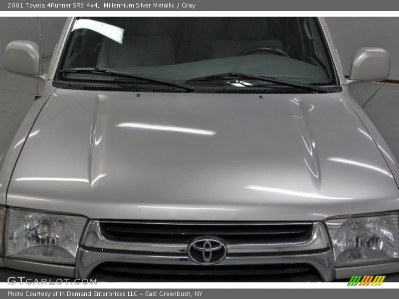 Millennium Silver Metallic / Gray 2001 Toyota 4Runner SR5 4x4