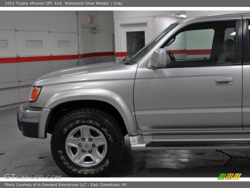 Millennium Silver Metallic / Gray 2001 Toyota 4Runner SR5 4x4