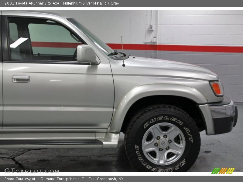 Millennium Silver Metallic / Gray 2001 Toyota 4Runner SR5 4x4