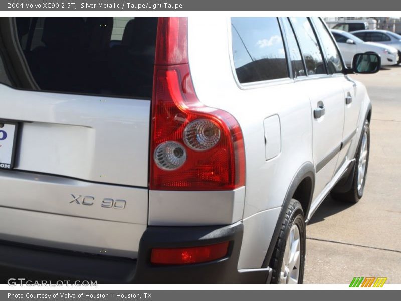 Silver Metallic / Taupe/Light Taupe 2004 Volvo XC90 2.5T