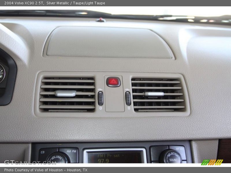 Silver Metallic / Taupe/Light Taupe 2004 Volvo XC90 2.5T