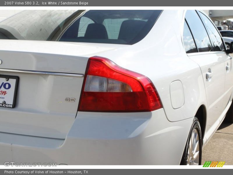 Ice White / Sandstone Beige 2007 Volvo S80 3.2