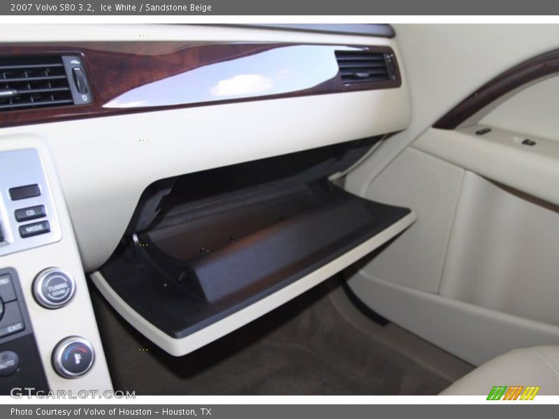 Ice White / Sandstone Beige 2007 Volvo S80 3.2