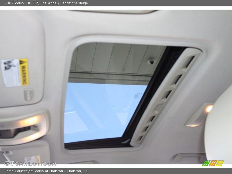 Ice White / Sandstone Beige 2007 Volvo S80 3.2