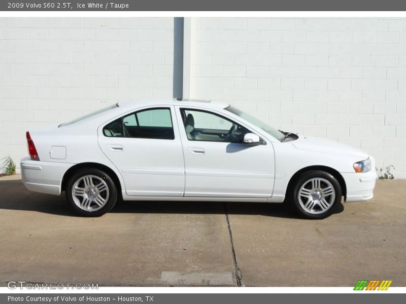 Ice White / Taupe 2009 Volvo S60 2.5T