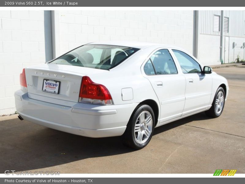 Ice White / Taupe 2009 Volvo S60 2.5T
