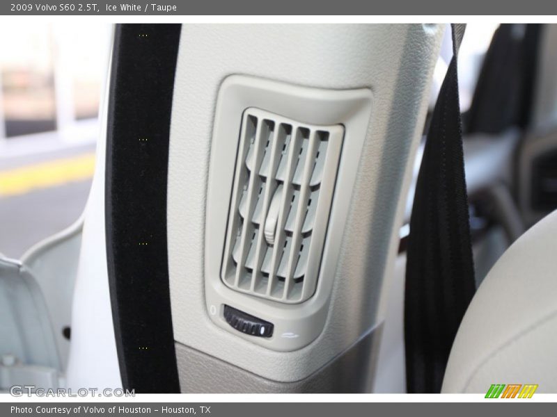 Ice White / Taupe 2009 Volvo S60 2.5T