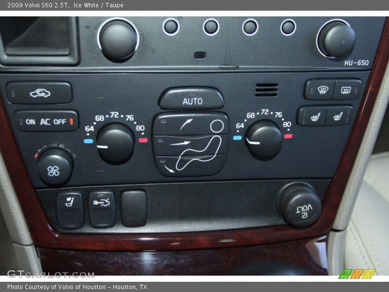 Ice White / Taupe 2009 Volvo S60 2.5T