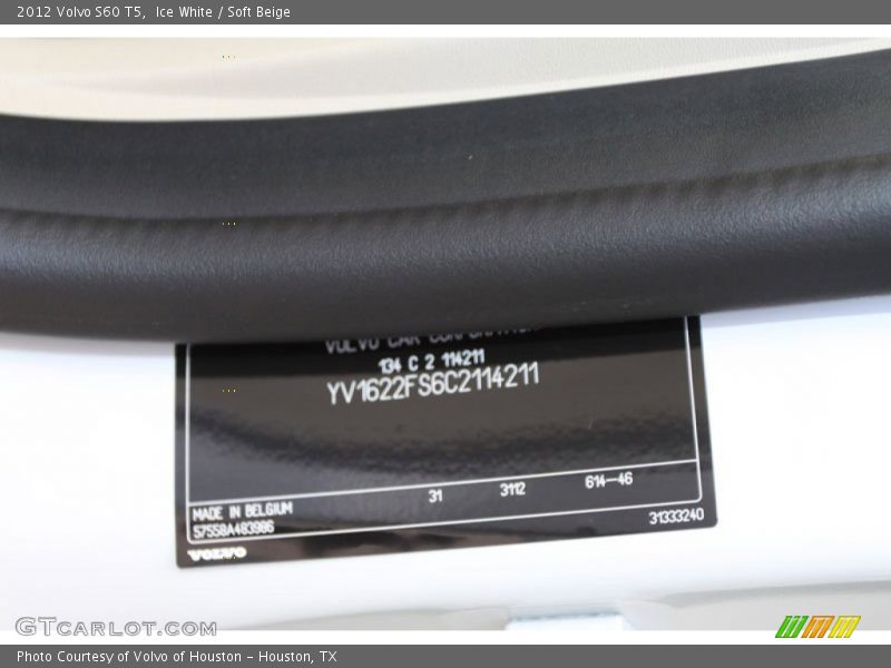 Ice White / Soft Beige 2012 Volvo S60 T5