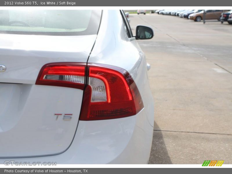 Ice White / Soft Beige 2012 Volvo S60 T5